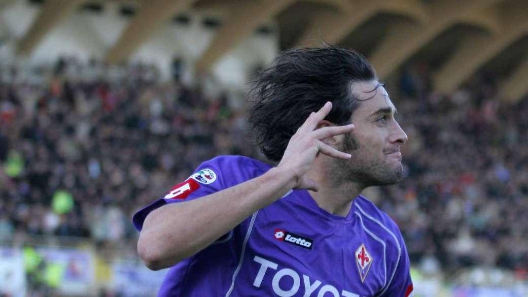 TONI, Il primo obiettivo è la 50a rete in viola