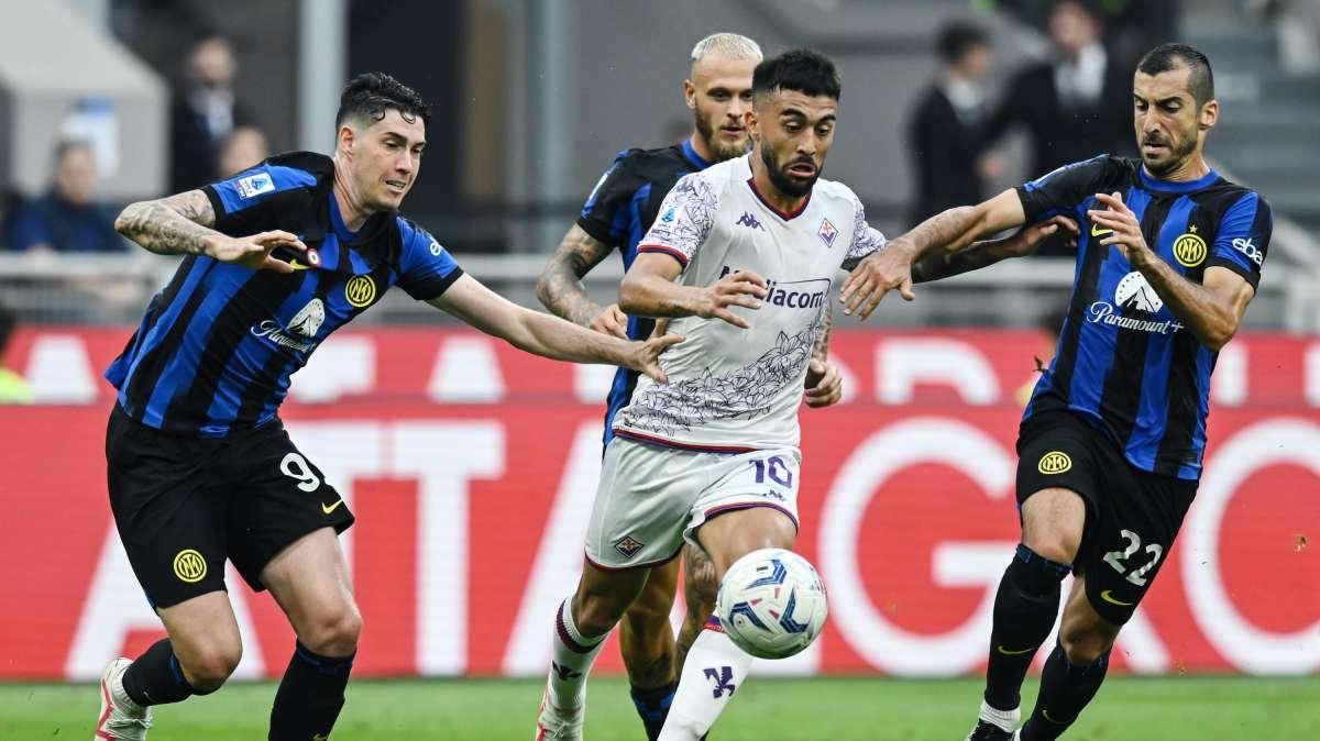 INT-FIO 1-0, L'Inter spinge: palo di Dumfries