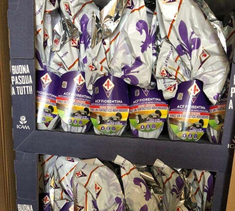 PASQUA, Viola donano 4.700 uova ai medici