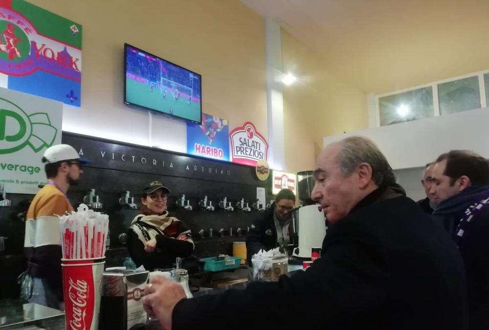 FOTO FV, Commisso e il caffè al bar dello stadio