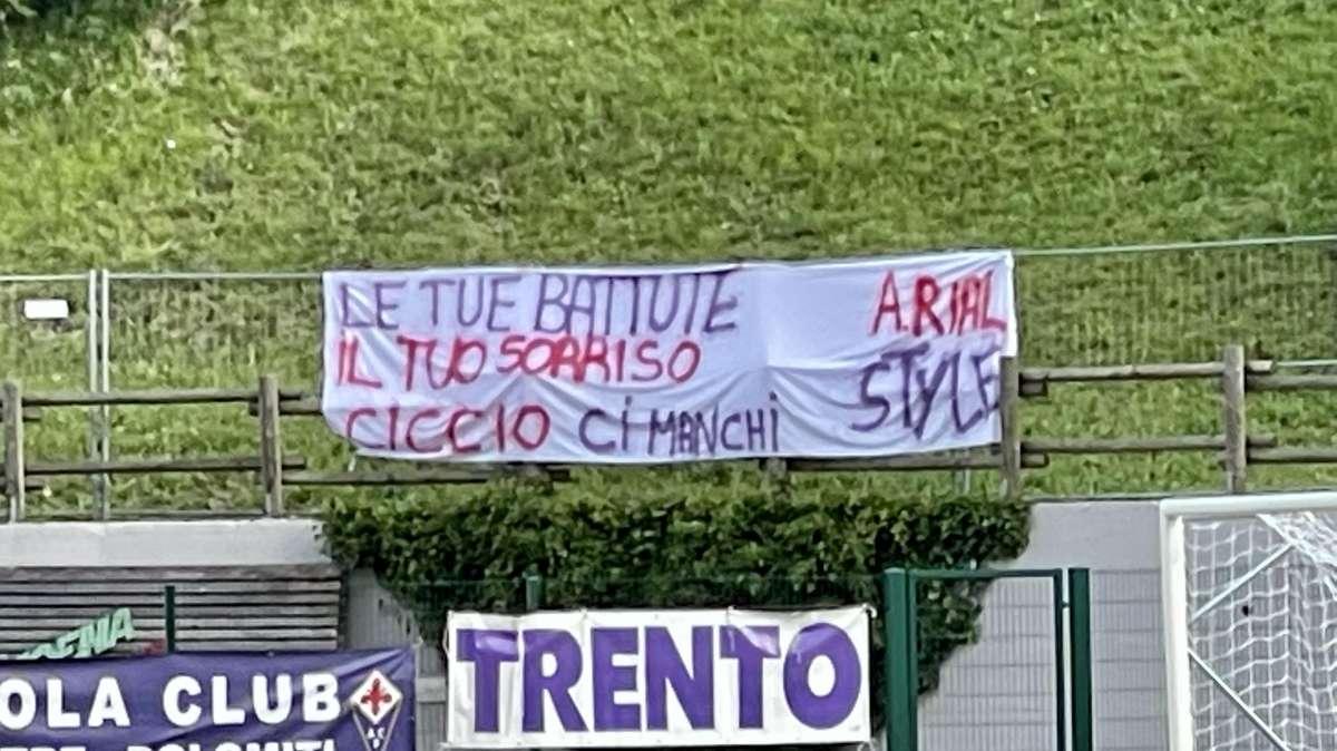 FOTO FV, A Moena uno striscione per Ciccio Rialti