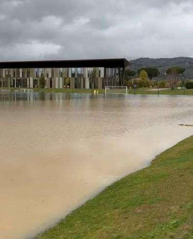 Campi allagati al Viola Park, tutto ok al Franchi. Ma Firenze vive un'altra volta con l'acqua alla gola