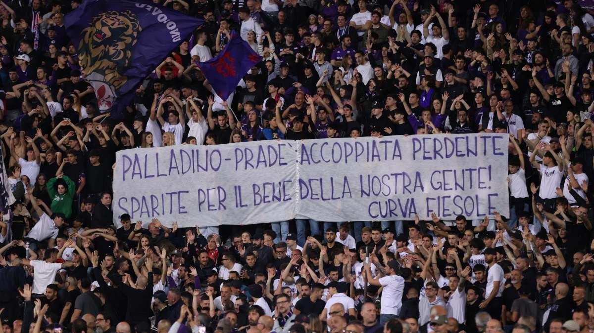 La Curva ha perso la pazienza. Il "lumicino" Conference non basta più