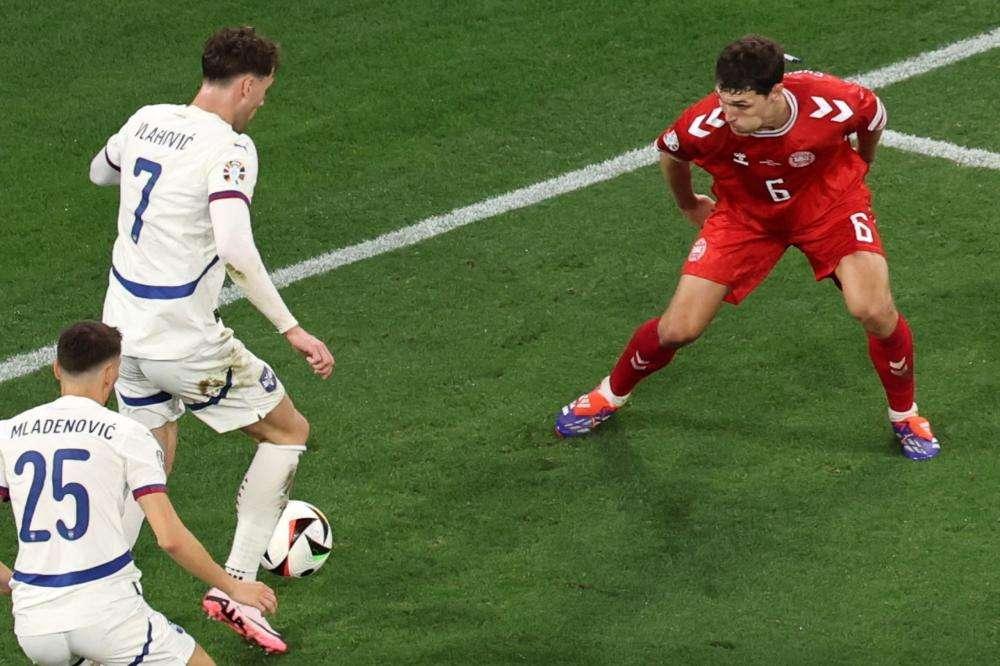 VLAHOVIC, Torna dalle ferie, Thiago Motta lo abbraccia