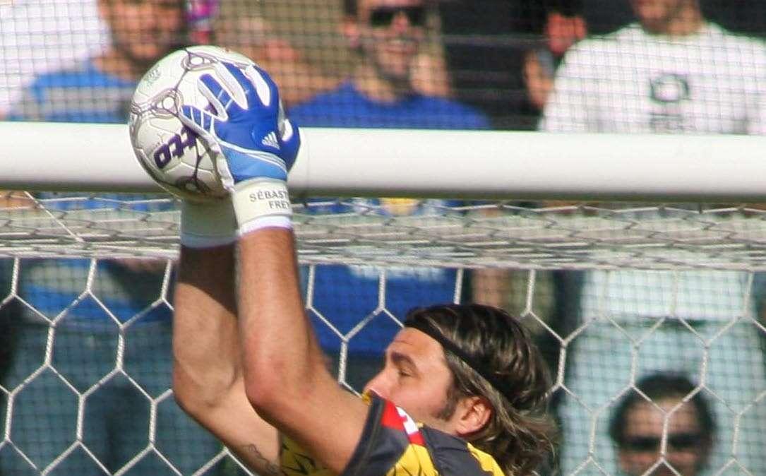FIORENTINA-CAGLIARI 1-0, Doppio miracolo di Frey