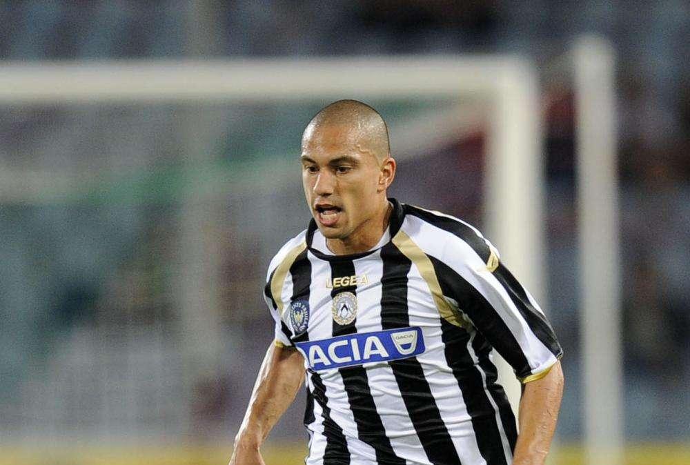 UFFICIALE, Gokhan Inler passa al Napoli