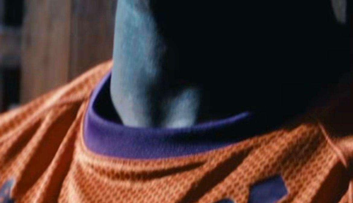 La Fiorentina svela la quarta maglia: è arancione con dettagli viola, il video