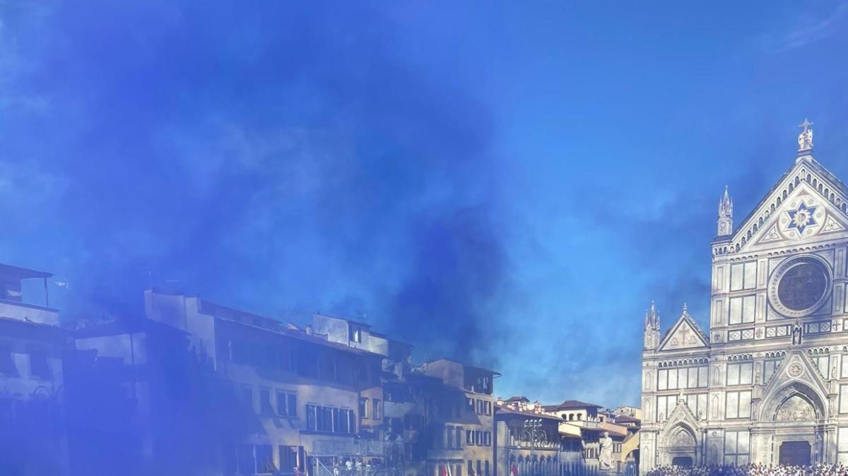 Gli Azzurri vincono l'edizione 2026 del Calcio Storico: 19-18 sui Rossi
