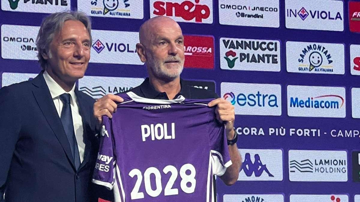 Pioli e quella scritta sulla lavagna: la sua Fiorentina non si nasconde e lancia un messaggio alle concorrenti 