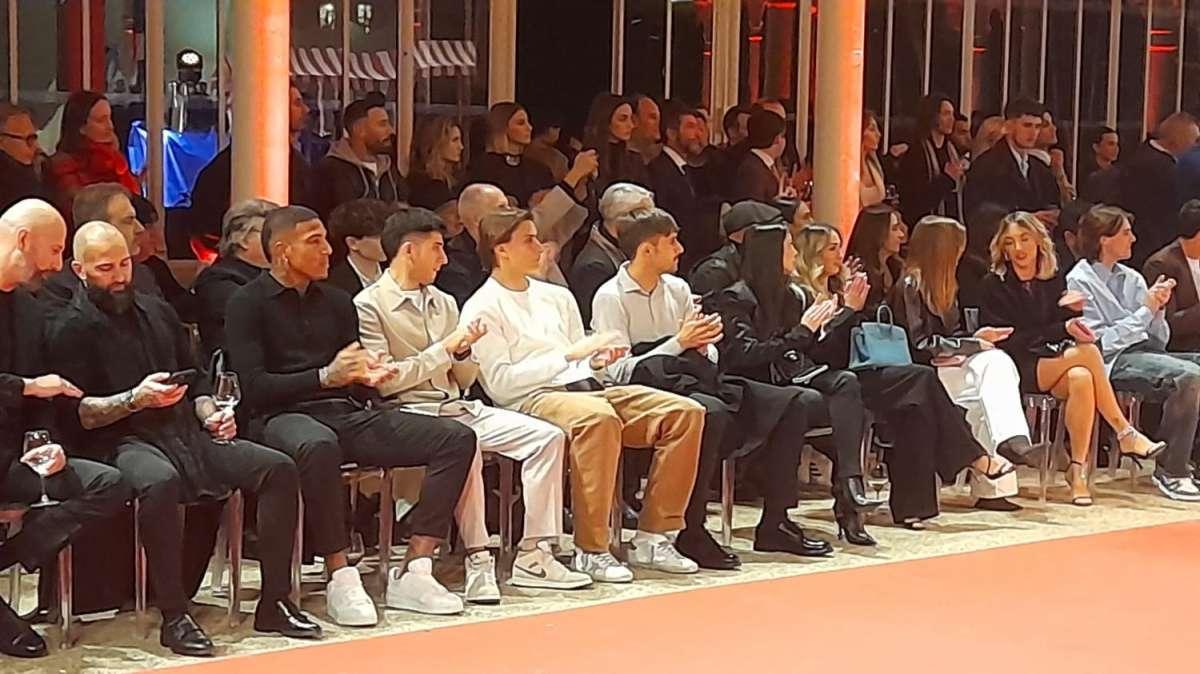 Giocatori della Fiorentina alla serata-evento dell'alta moda di Firenze: le immagini