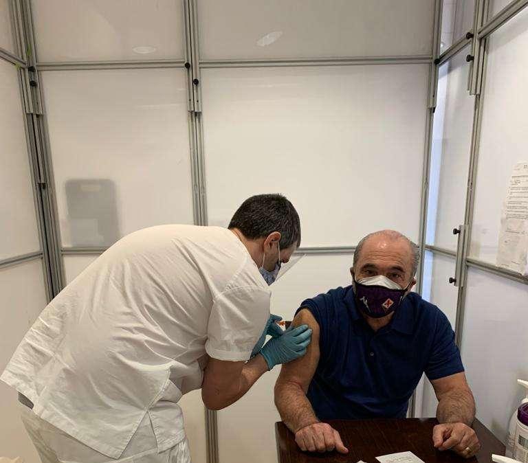 FOTO, E anche Commisso si vaccina contro il Covid