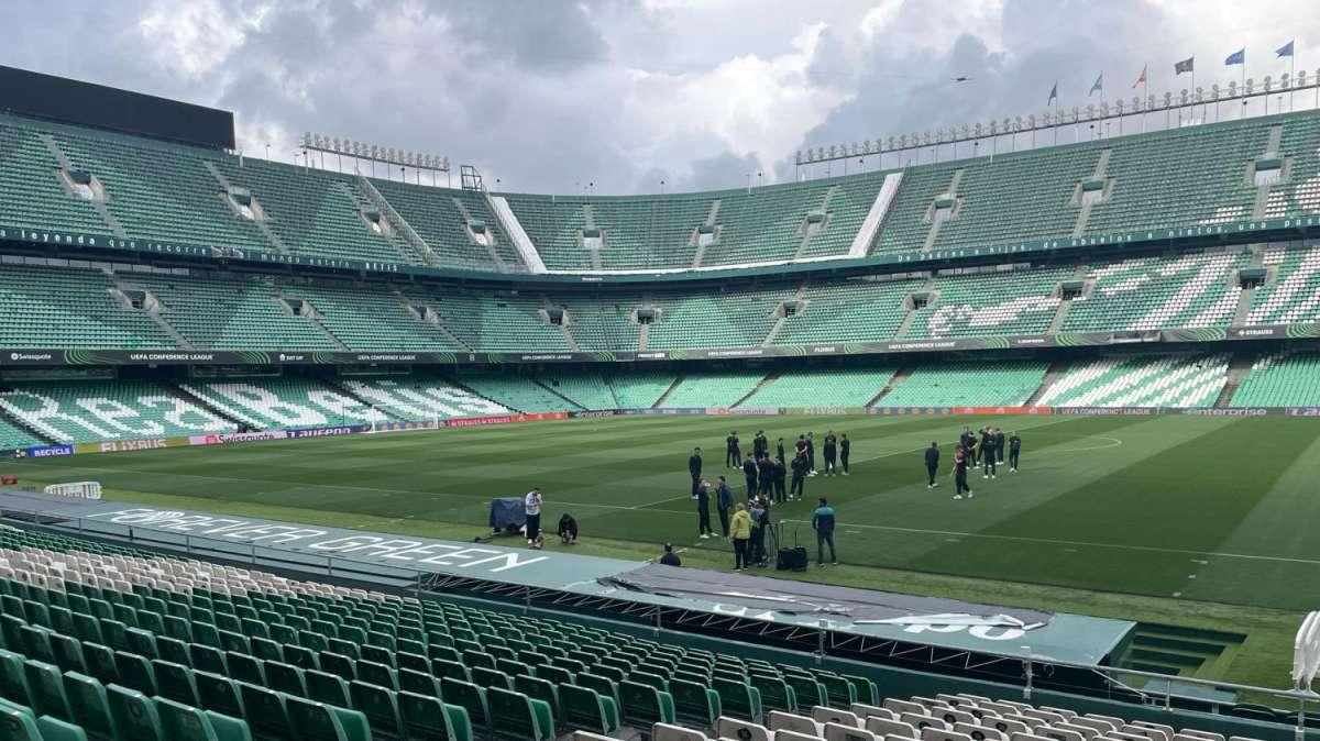 Intanto il Betis festeggia la qualificazione in Europa. E i tifosi suonano la carica in vista di Firenze