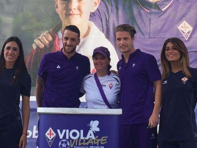 FOTO FV, Gonzalo e Zanon firmano autografi al Village
