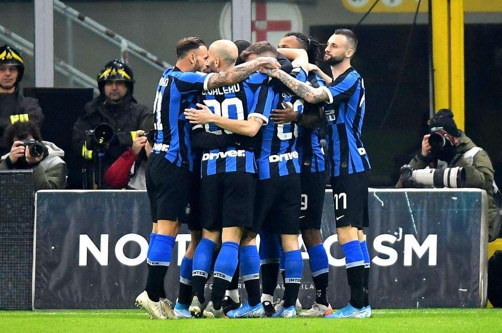 C. ITALIA, L'Inter batte 4-1 il Cagliari e aspetta Fio-Ata