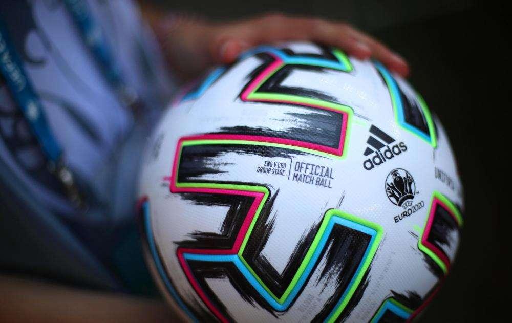 ADIDAS, Sospende partnership con federcalcio russa