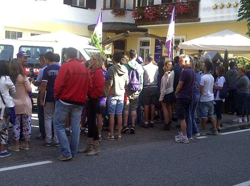 MOENA, Tifosi aspettano ADV fuori dall'albergo
