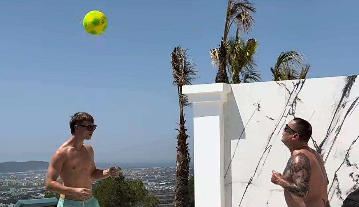Gudmundsson, a Ibiza prepara stagione e processo con Vilhjalmsson: chi è l'amico-avvocato