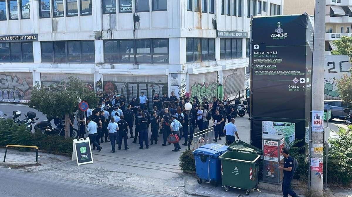 FOTO FV, Già tanta polizia allo stadio e alla Metro