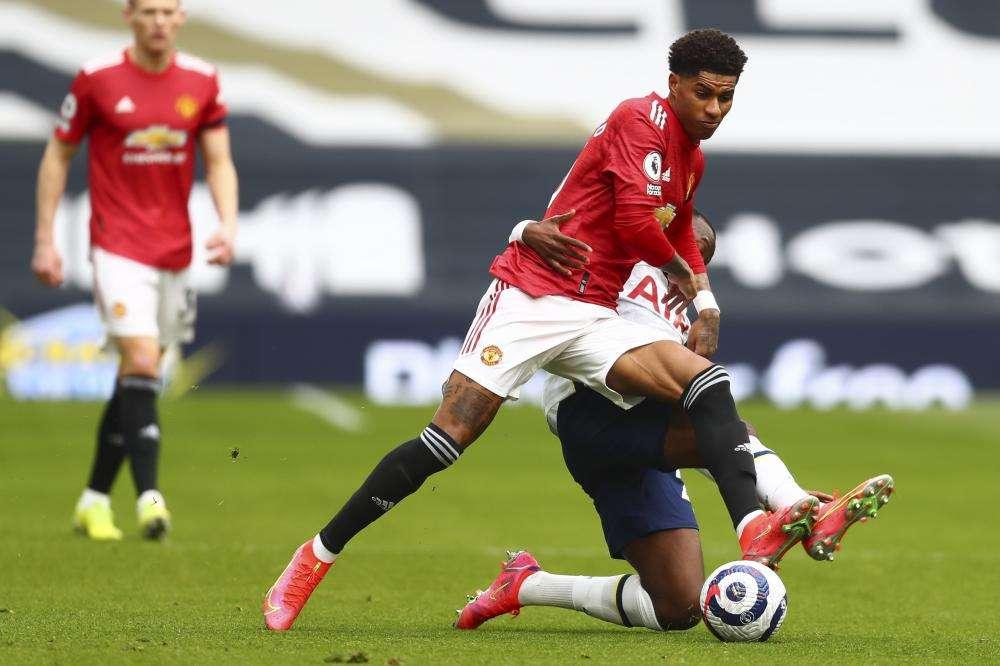 PREMIER, Rashford in cucina per le famiglie povere