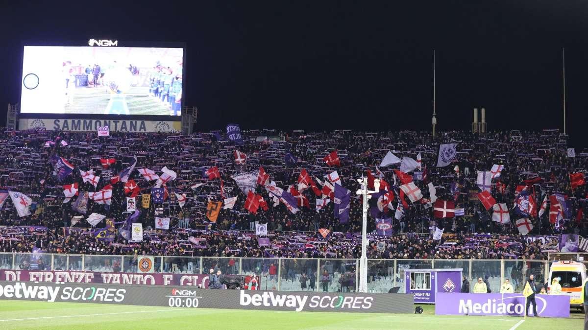 La Curva Fiesole conferma l'annullamento della coreografia e sprona il Franchi a portare le bandiere 
