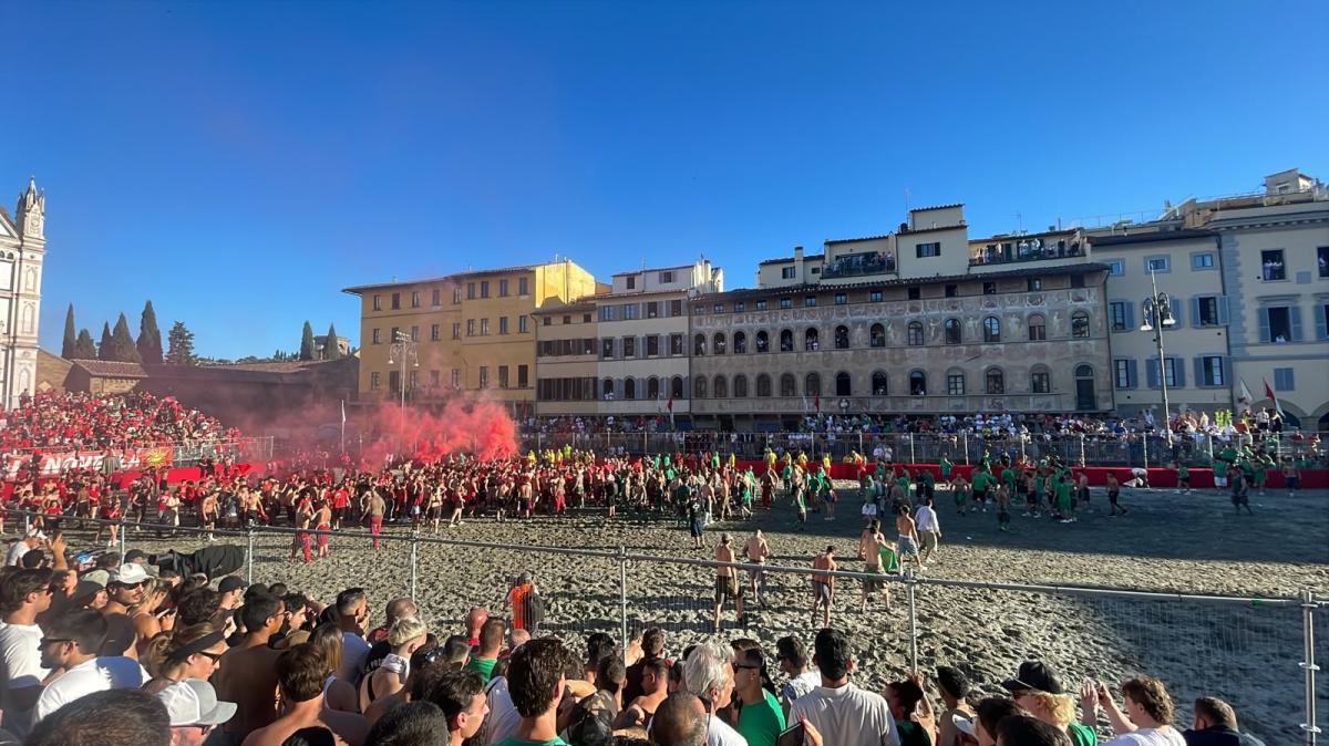 Calcio storico, i Rossi dilagano sui Verdi e vanno in finale