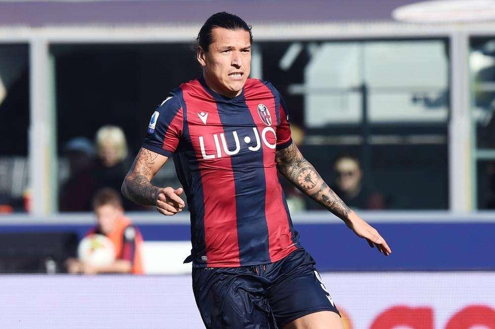 BOLOGNA, Santander in gruppo. Krejci e Dzemaili...