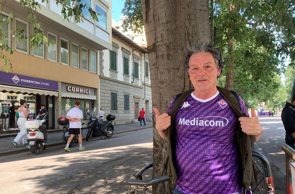 FOTO FV, Alcuni tifosi già con le nuove maglie Viola