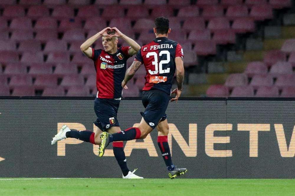 SERIE A, Il Genoa tiene con l'uomo in meno a Napoli