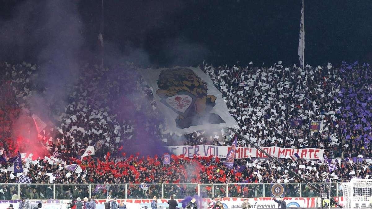 FIESOLE, Striscione anti-derby dei tifosi viola