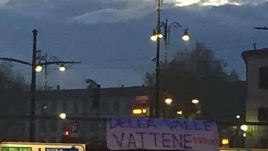 FOTO, Alla Fortezza spunta lo striscione: "DV vattene"