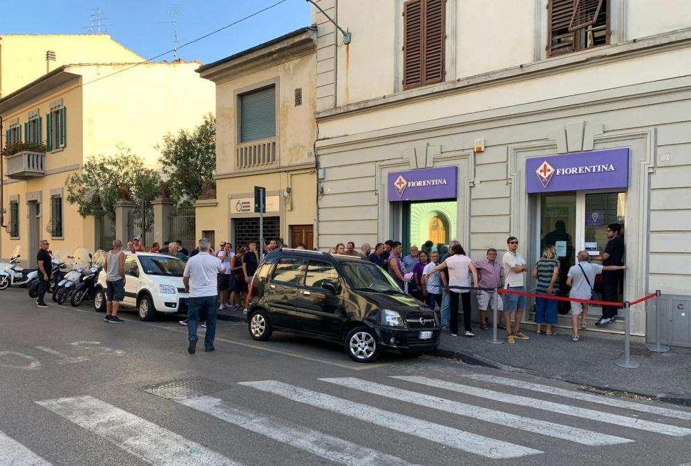 FOTO FV, Fila per i biglietti di stasera. Previsti...
