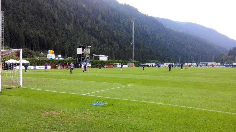 FOTO FV, Ecco i viola in campo per scaldarsi