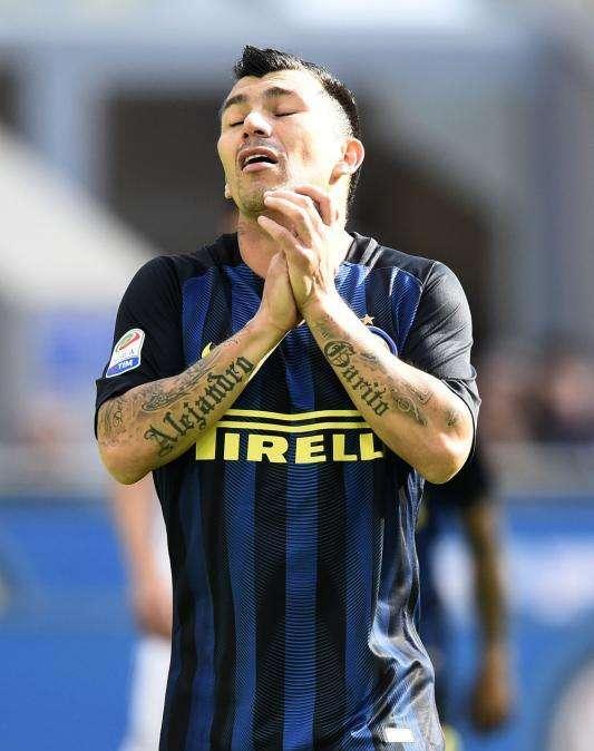 INTER, Lesione al menisco laterale per Medel