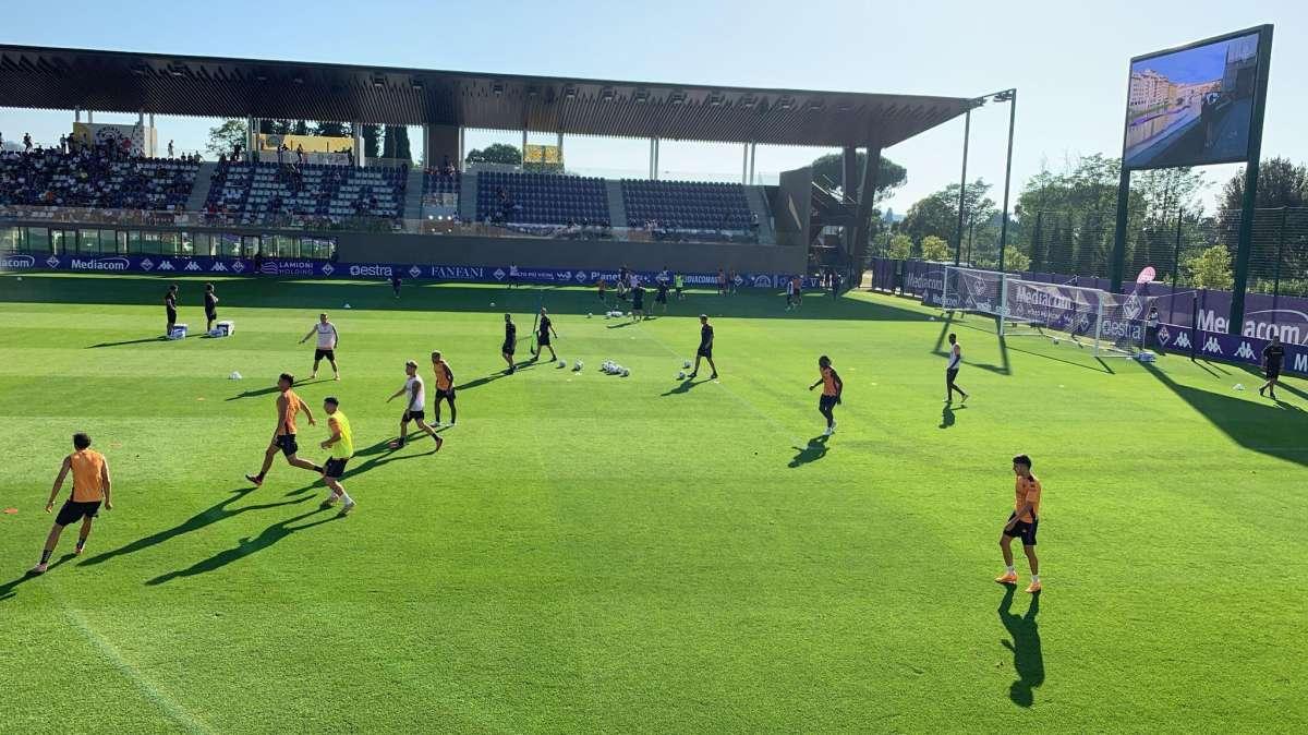 RITIRO, Oltre il caldo. Applausi al Viola Park per i viola