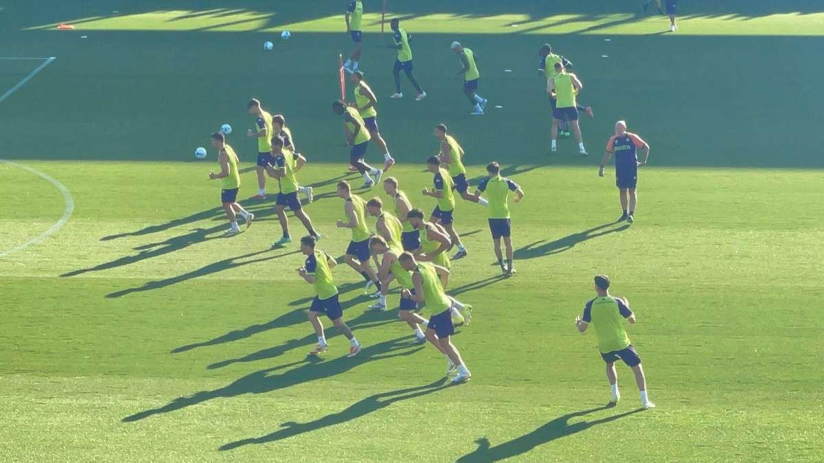 Via al primo allenamento a porte aperte della Fiorentina: c'è la partitella, si lavora sul 3-5-2