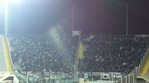 PAOK, Tifosi già scatenati, circa 200 in tribuna