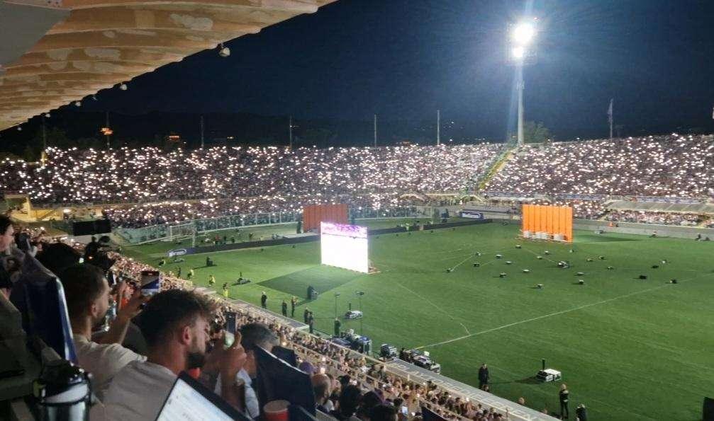 VIDEO FV, Il Franchi si svuota tra silenzio e fumogeni