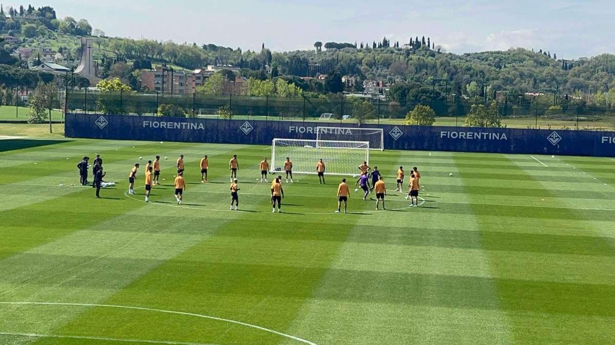 Fiorentina in campo per la rifinitura pre Celje: torello ed esercizi, Colpani ancora out