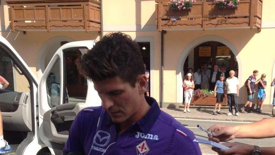 FOTO FV, La squadra verso il campo. Ecco Gomez