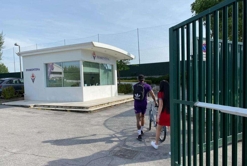 VIDEO FV, Igor arriva al cs a bordo di una bici elettrica