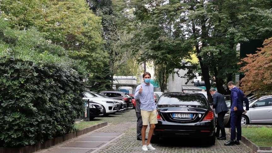 FOTO, L'ex viola Tatarusanu alle visite con il Milan