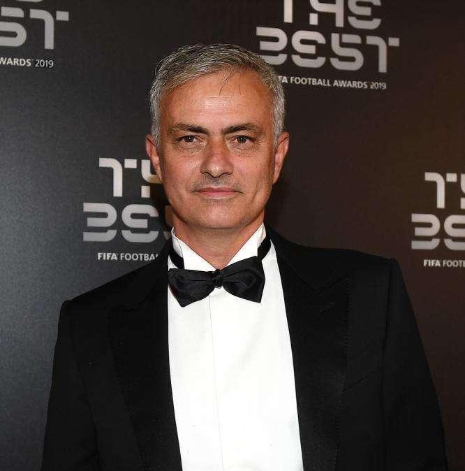 TOTTENHAM, Mourinho pizzicato al parco ad allenare