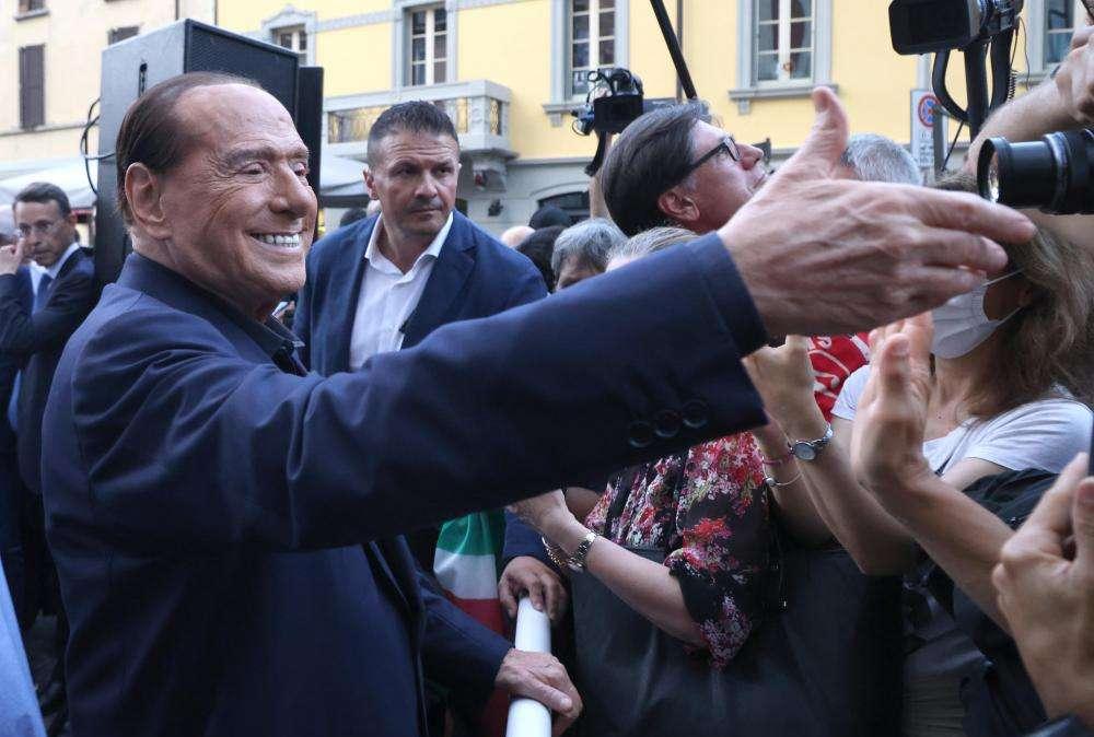 BERLUSCONI, Con acquisti speriamo di restare in A