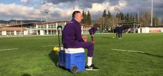 FOTO, Ribery segue la sessione a bordo campo