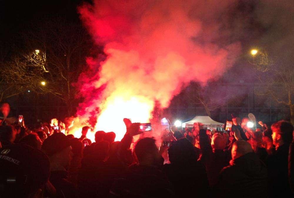 CS ASTORI: FUMOGENI E CORI CON LA SQUADRA