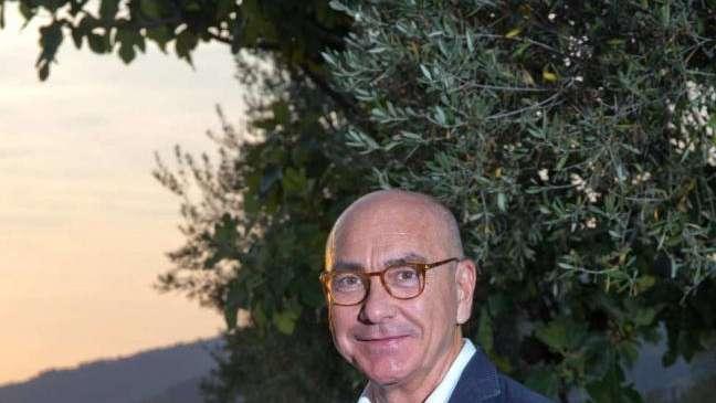 ECCO COSA HA VERAMENTE DETTO DDV (IERI IN CLINICA) A PIOLI. ANDREA RESTA IL REFERENTE E TORNERÀ. ACQUISTI A GENNAIO PER CORREGGERE TROPPI ERRORI DI MERCATO. ESAMINATO IL MODELLO LAZIO. PIOLI HA CAMBIATO MODULO, FIORENTINA PIÙ EQUILIBRATA