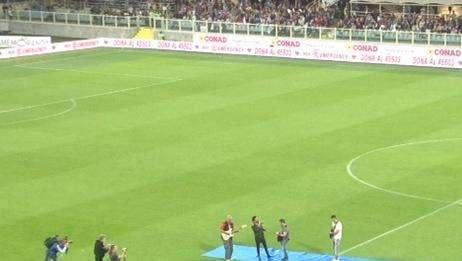 VIDEO FV, Gonzalo suona la chitarra al Franchi