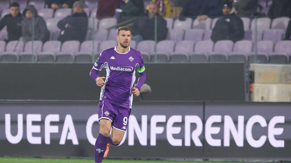 La Fiorentina cerca una sistemazione per Dzeko: l'ingaggio pesa, si guarda al mercato internazionale