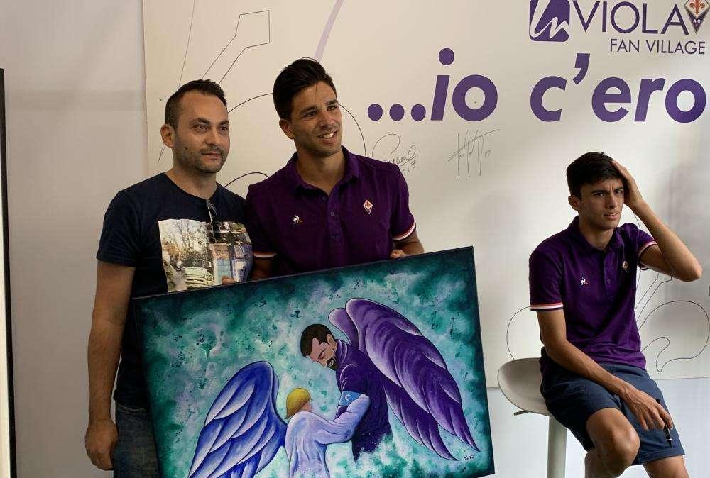 FOTO FV, Tifoso regala quadro di Astori a Simeone