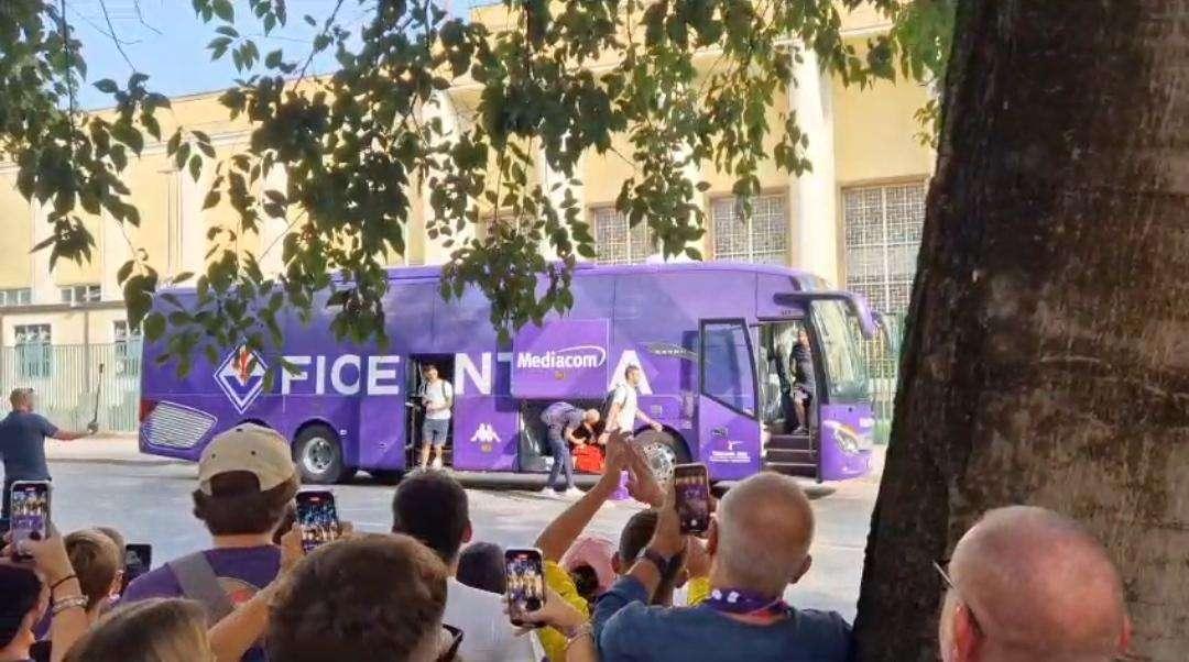 VIDEO FV, L'arrivo della Fiorentina. Applausi per Nico